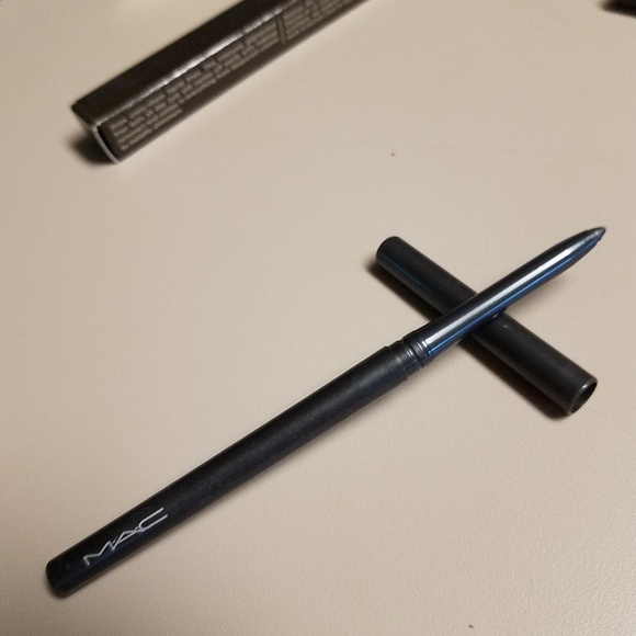 New MAC Cosmetics Bundle - Picture 6 of 8